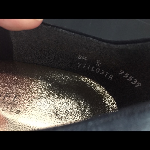 BLACK/GOLD HEELS - Picture 8 of 8